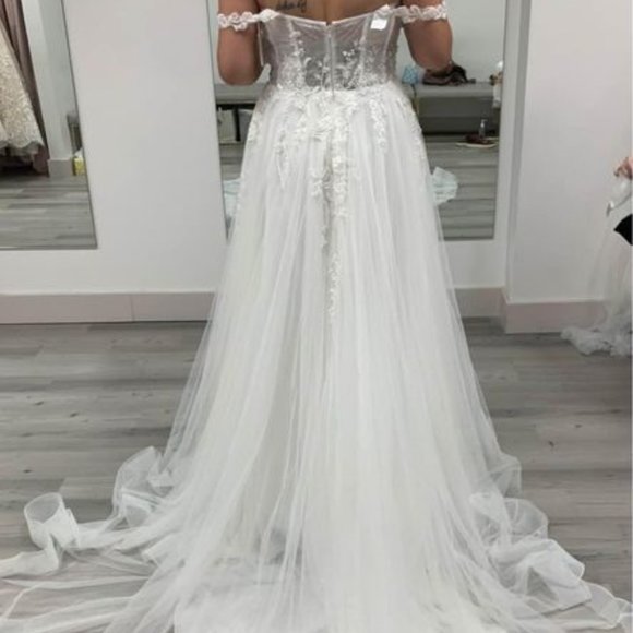 Dresses & Skirts - Strapless Wedding Gown